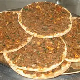 لحم بالعجين - كيلو